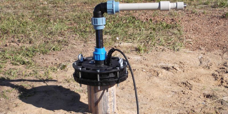 skvazhina-na-uchastke-2771619